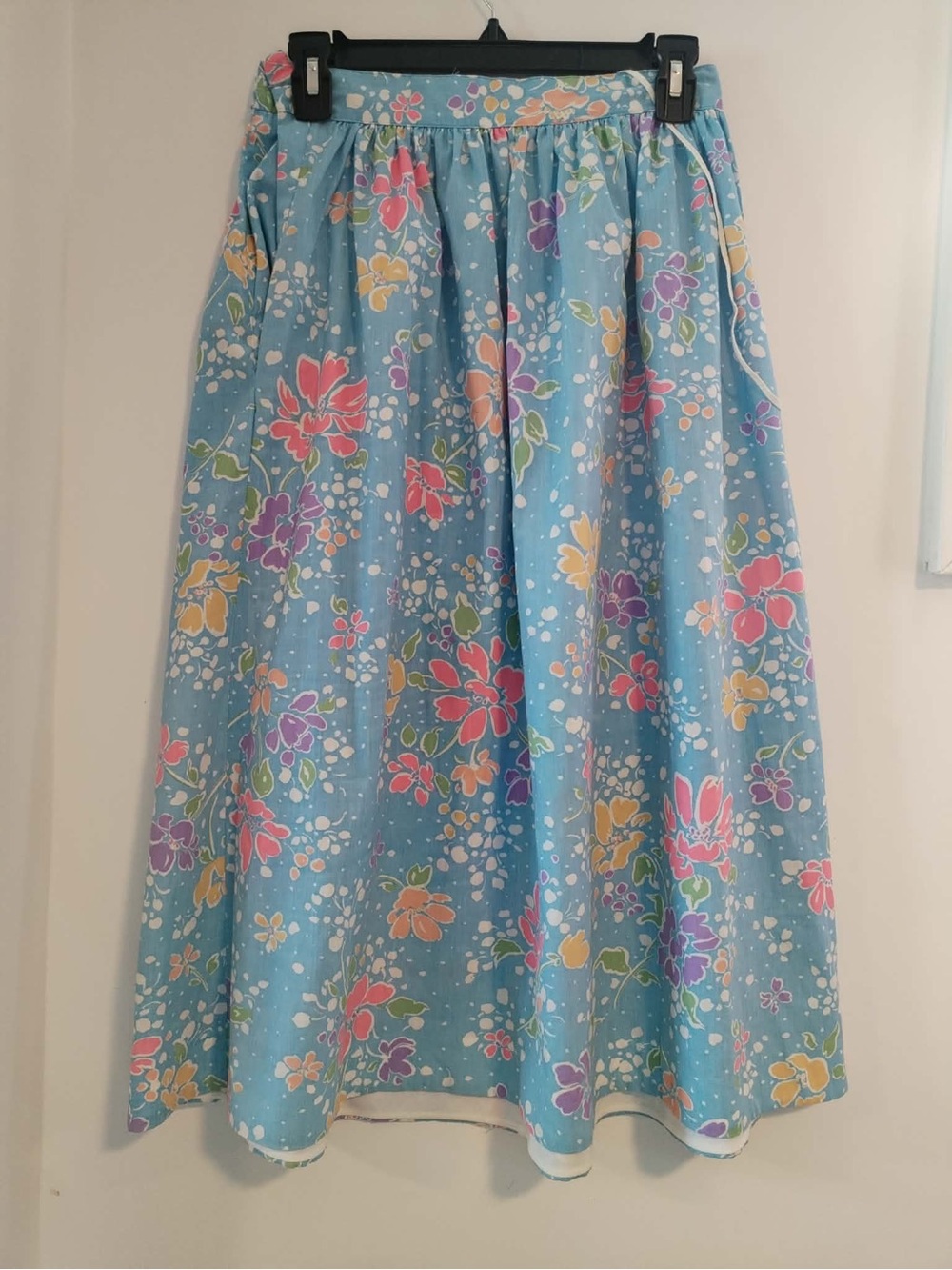 Women’s Vintage Vibrant Light Blue Floral Midi Skirt - Size 26” W